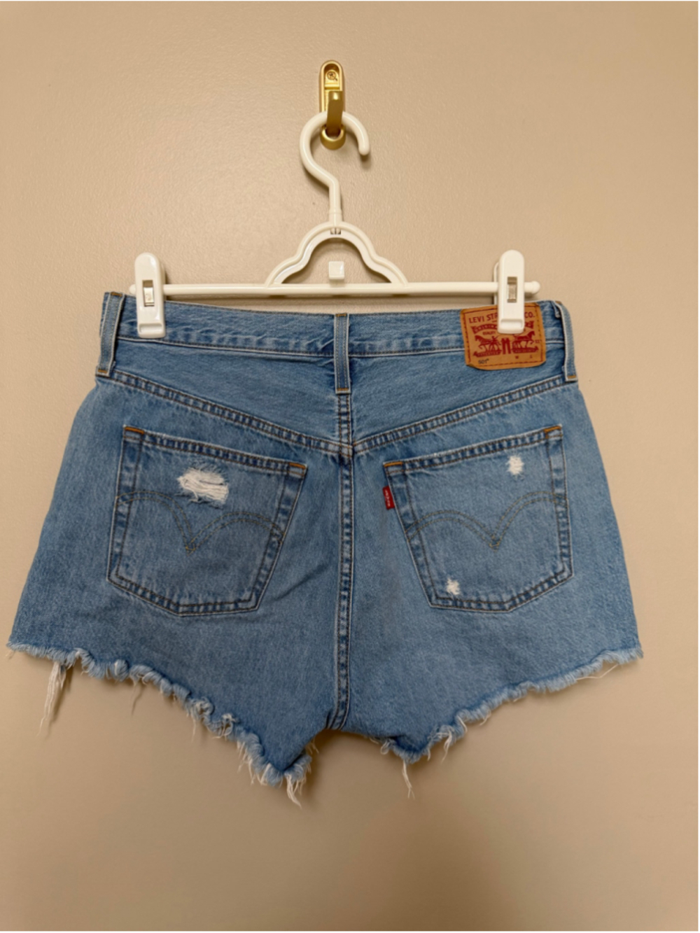 Levi’s 501 Shorts - Picture 2 of 4